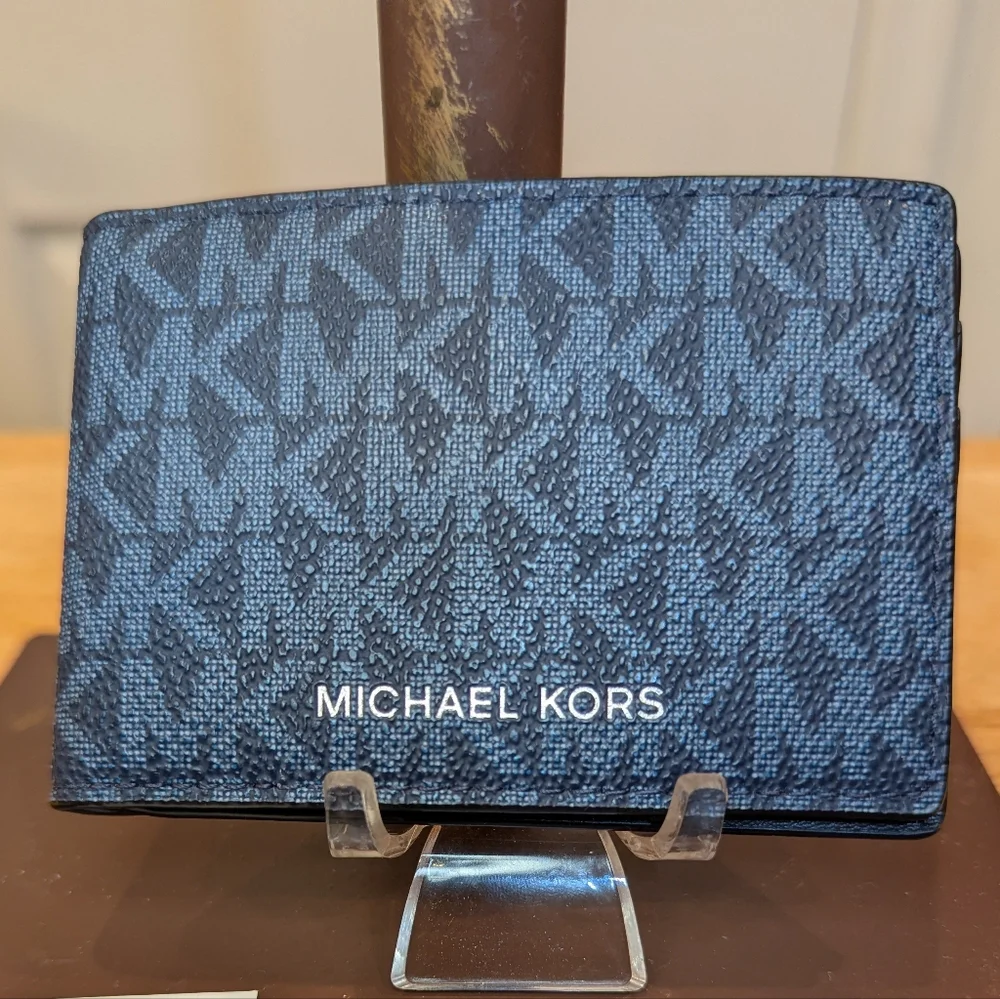 Michael Kors Cooper Signature Logo Wallet NWT - Picture 2 of 7